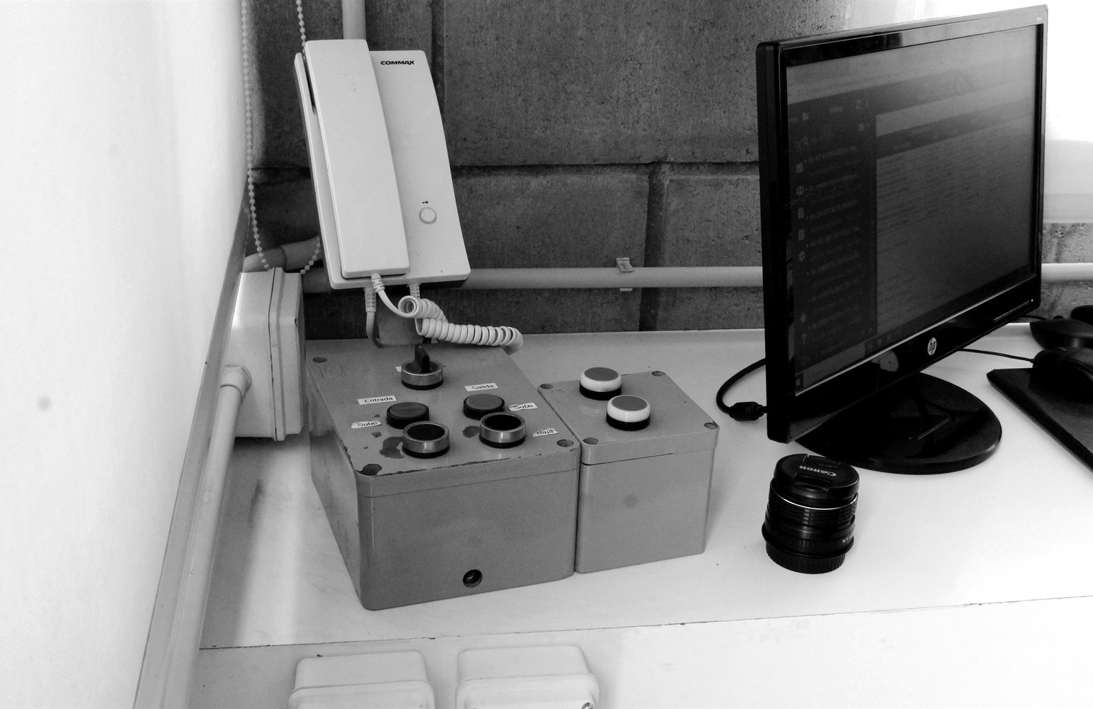 Panel de control y monitor de seguridad