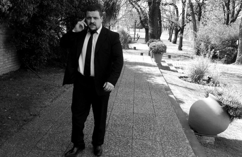 Custodio durante un servicio de protección de personas