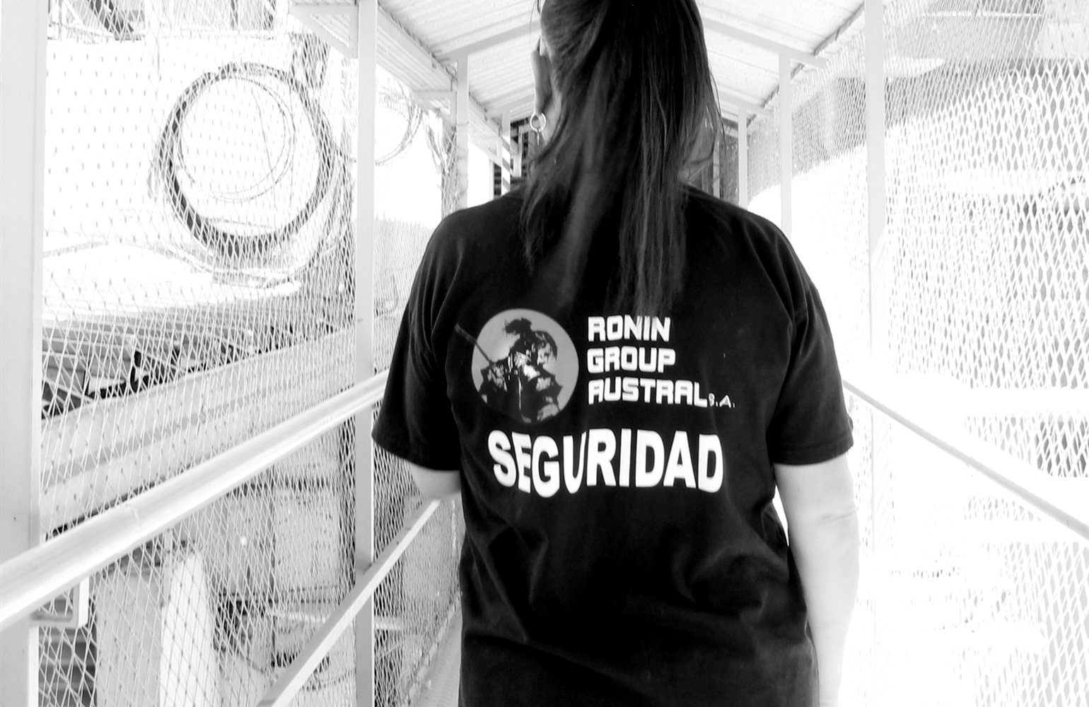 Integrante del equipo femenino de seguridad